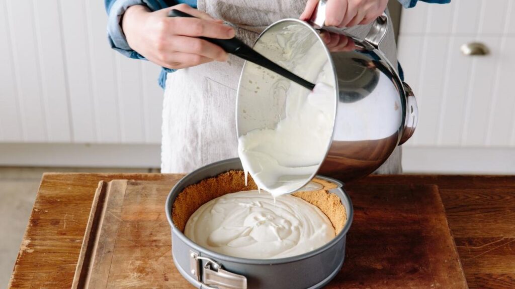 How to Make an Easy Homemade Classic Cheesecake Recipe